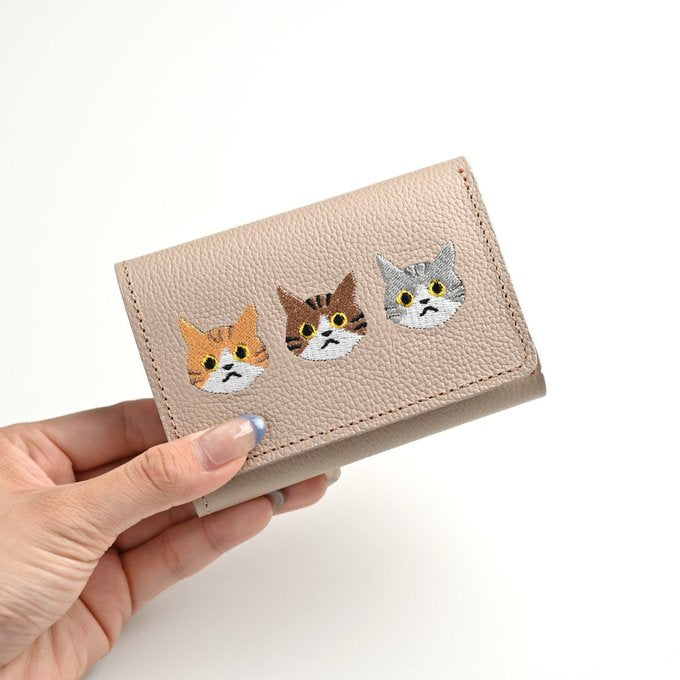 シマエナガとネコ シンプル 三つ折り財布 【 シュリンクレザー 刺繍 】 ミニ財布 ミニウォレット コンパクトウォレット 本革