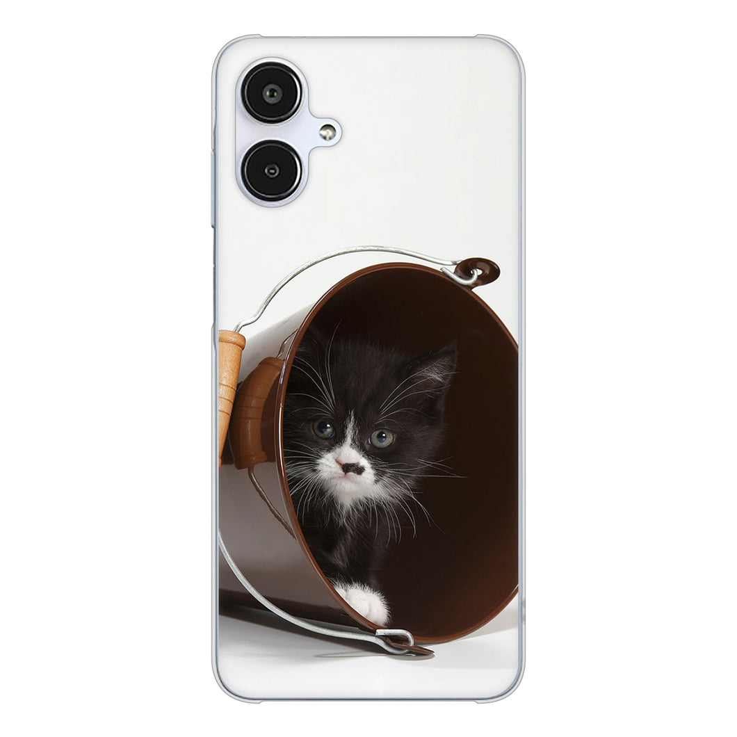 Galaxy A25 5G SCG33 au 高画質仕上げ 背面印刷 ハードケース 【VA800 ネコとバケツ】