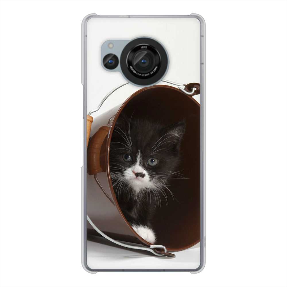 AQUOS R8 SH-52D docomo 高画質仕上げ 背面印刷 ハードケース 【VA800 ネコとバケツ】