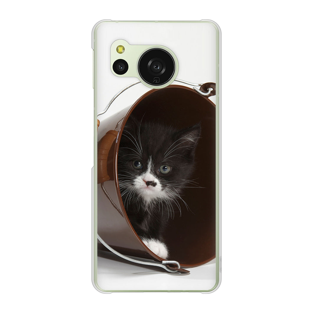 AQUOS sense8 SH-M26 高画質仕上げ 背面印刷 ハードケース 【VA800 ネコとバケツ】