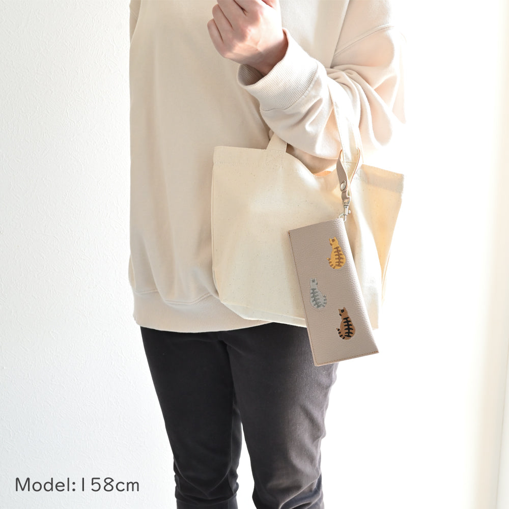 刺繍 うしろむき猫 メガネケース