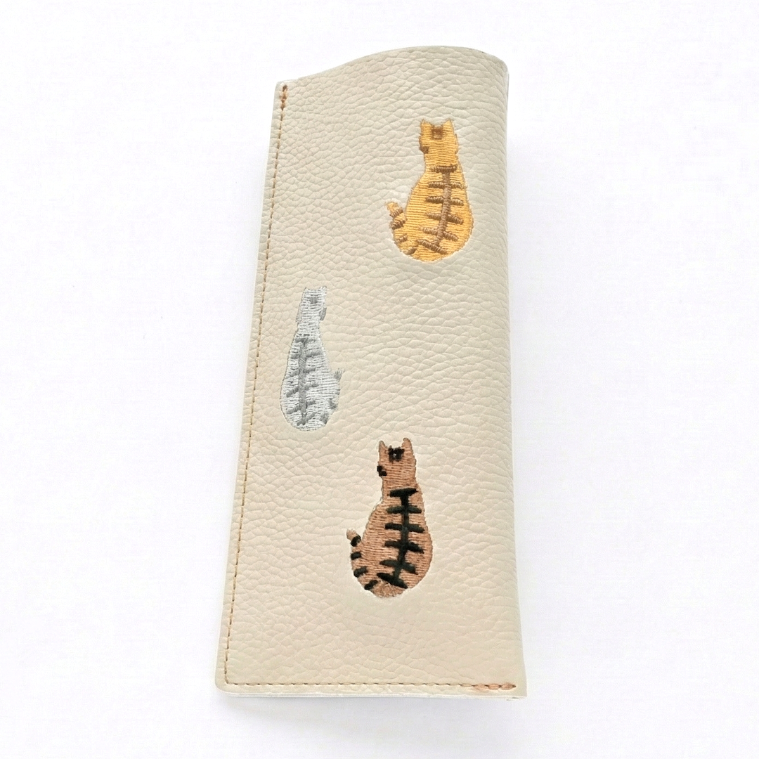 刺繍 うしろむき猫 メガネケース
