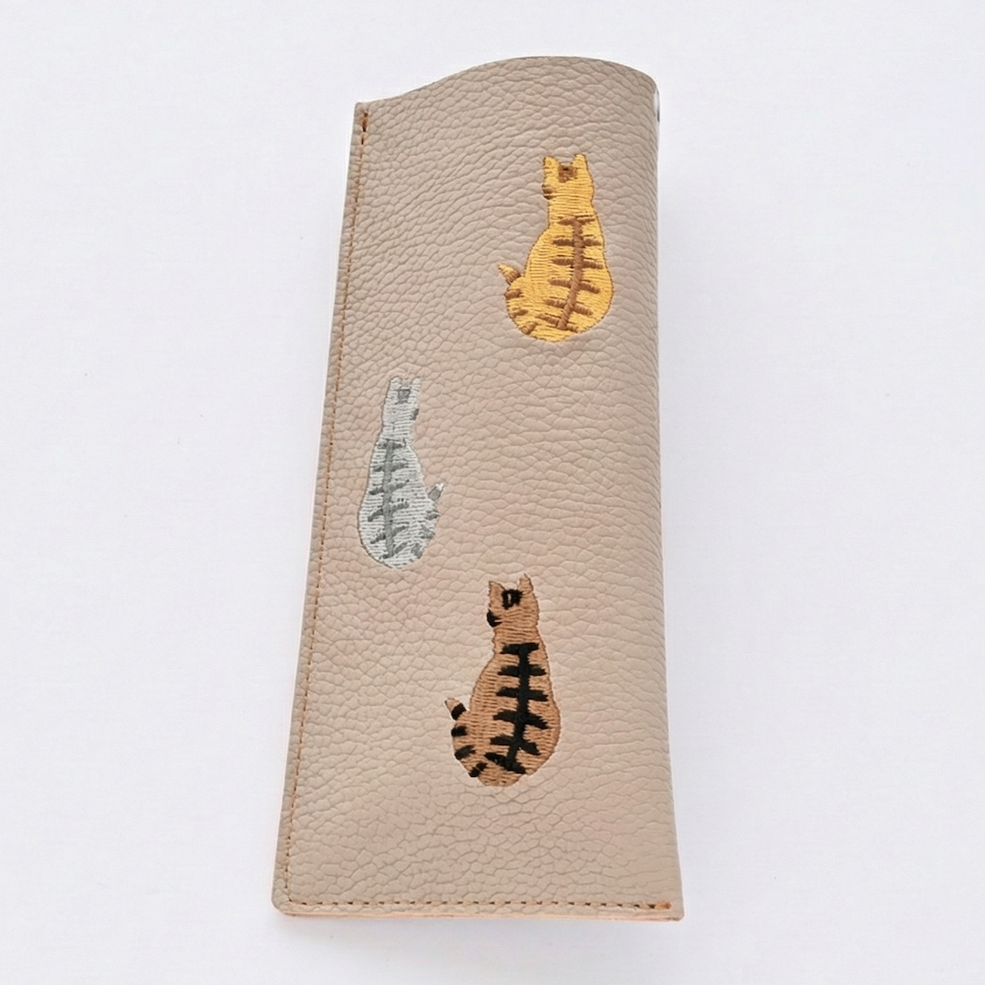 刺繍 うしろむき猫 メガネケース