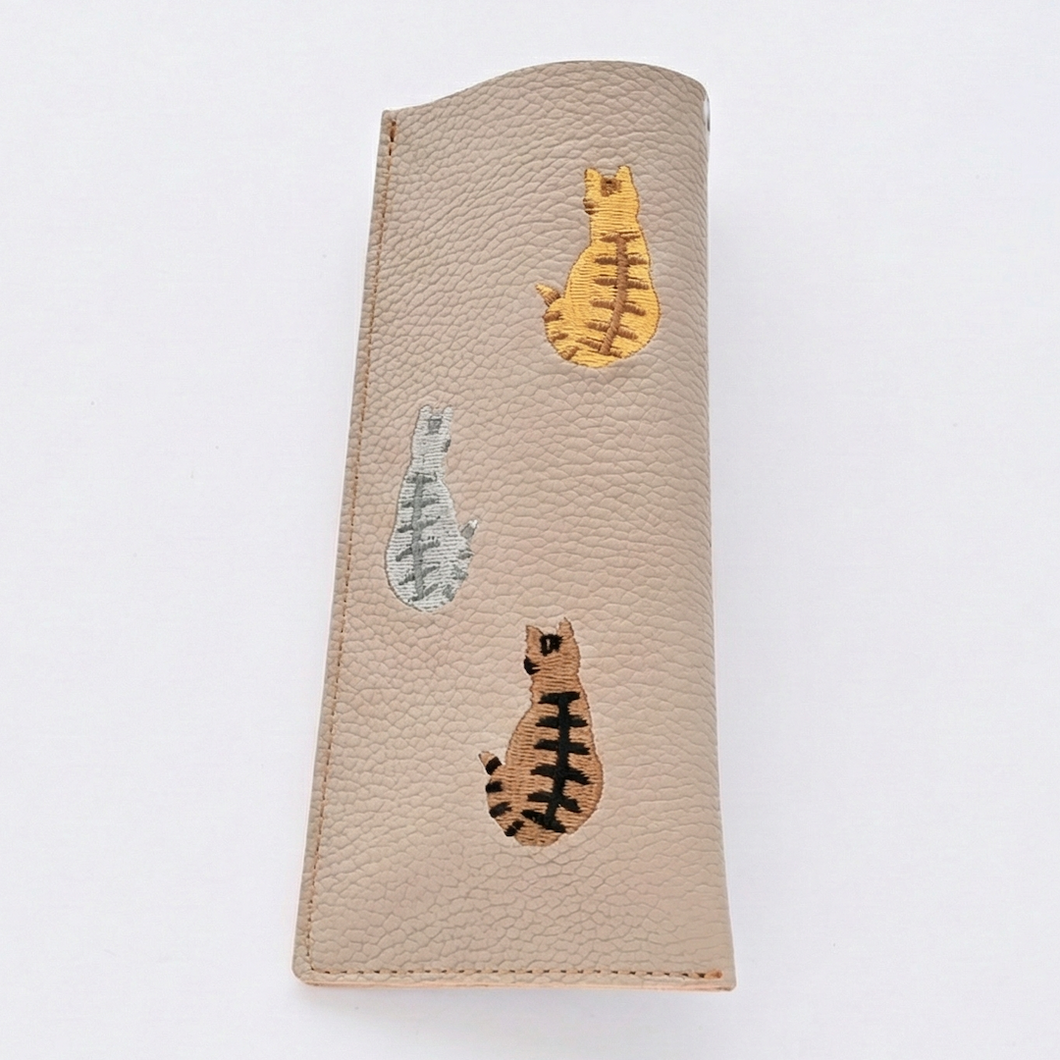 刺繍 うしろむき猫 メガネケース
